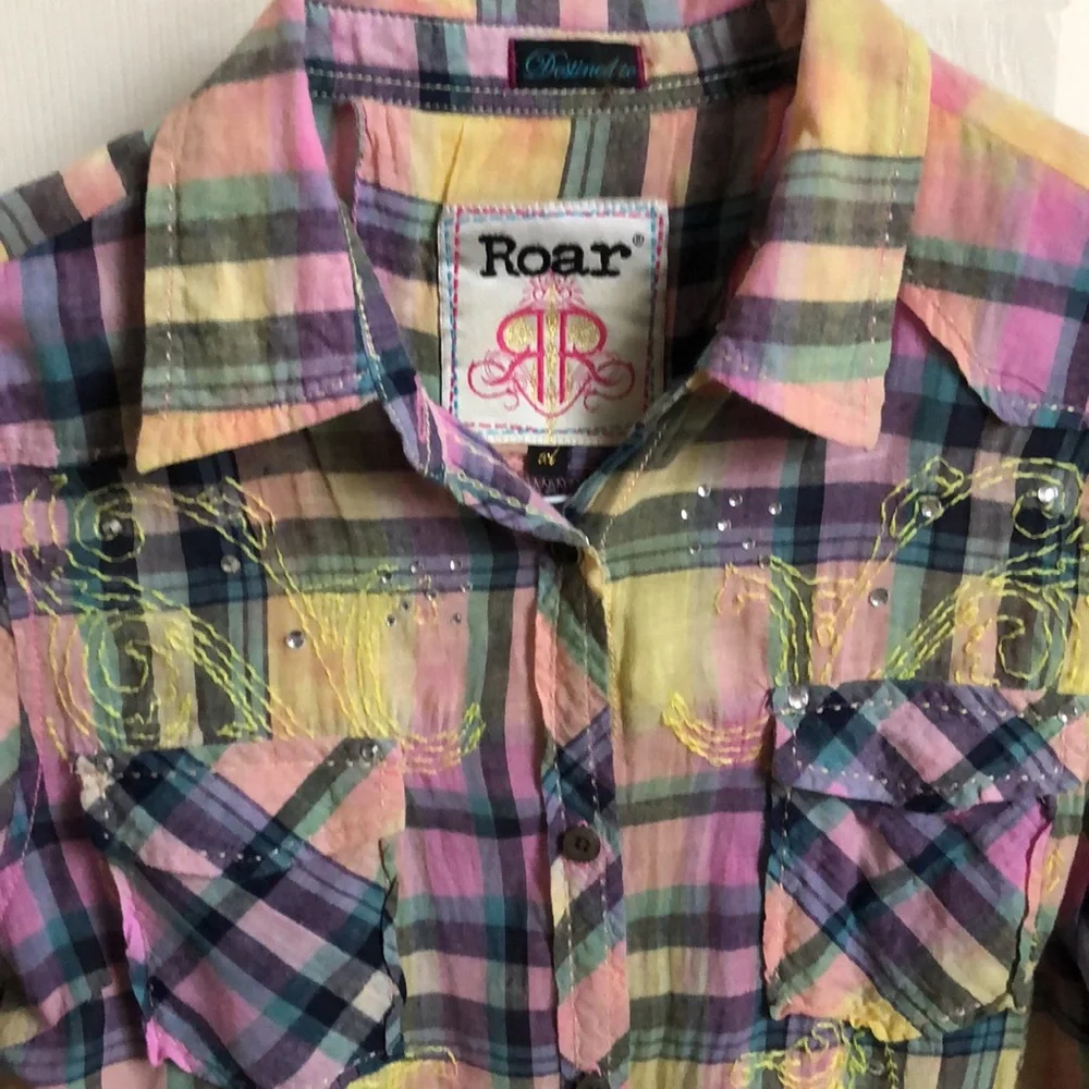 Roar Aquarius Western-Style Button Down - Picture 7 of 11
